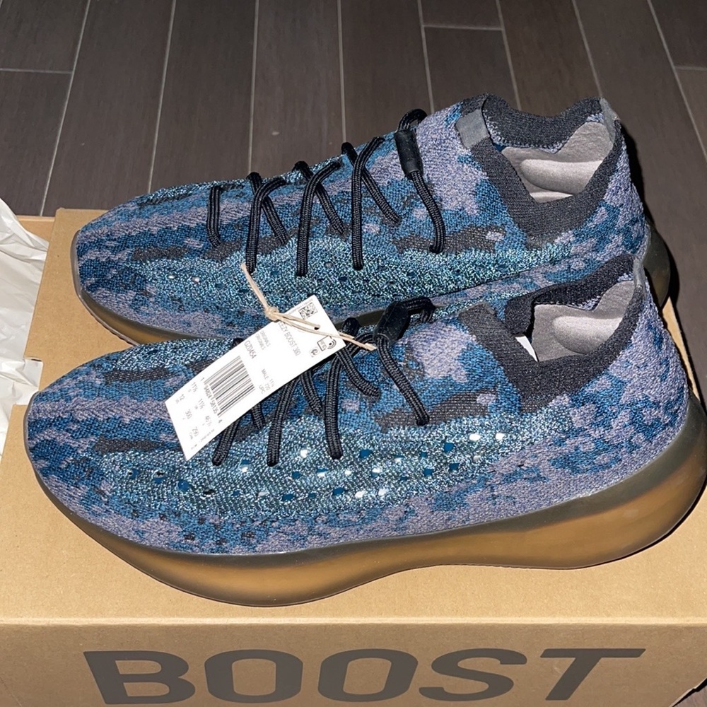 Brand new Never been worn 100% Authentic Yeezy 380,for RETAIL PRICE